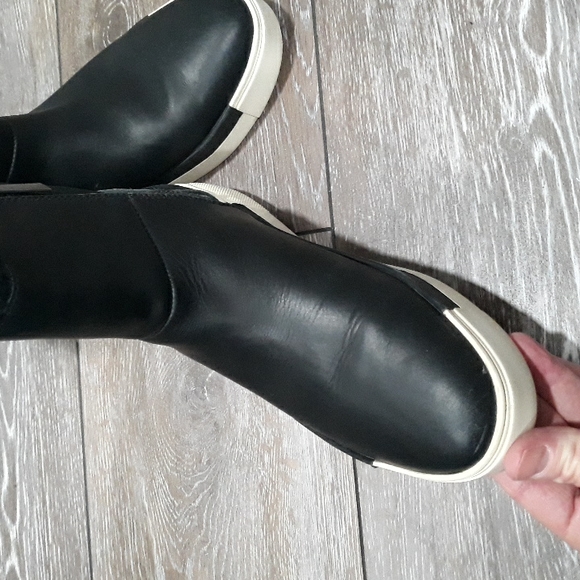 J Slides NYC black leather two zip lined ankle boots. Size 7 - Picture 9 of 10